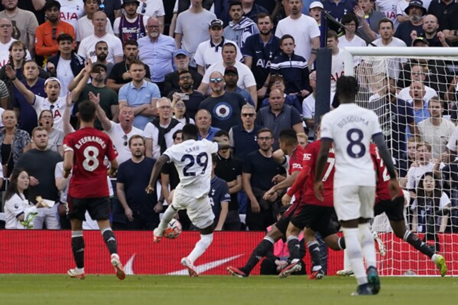 Tottenham beats Man United 2-0 in EPL to give manager Ange Postecoglou a winning home debut