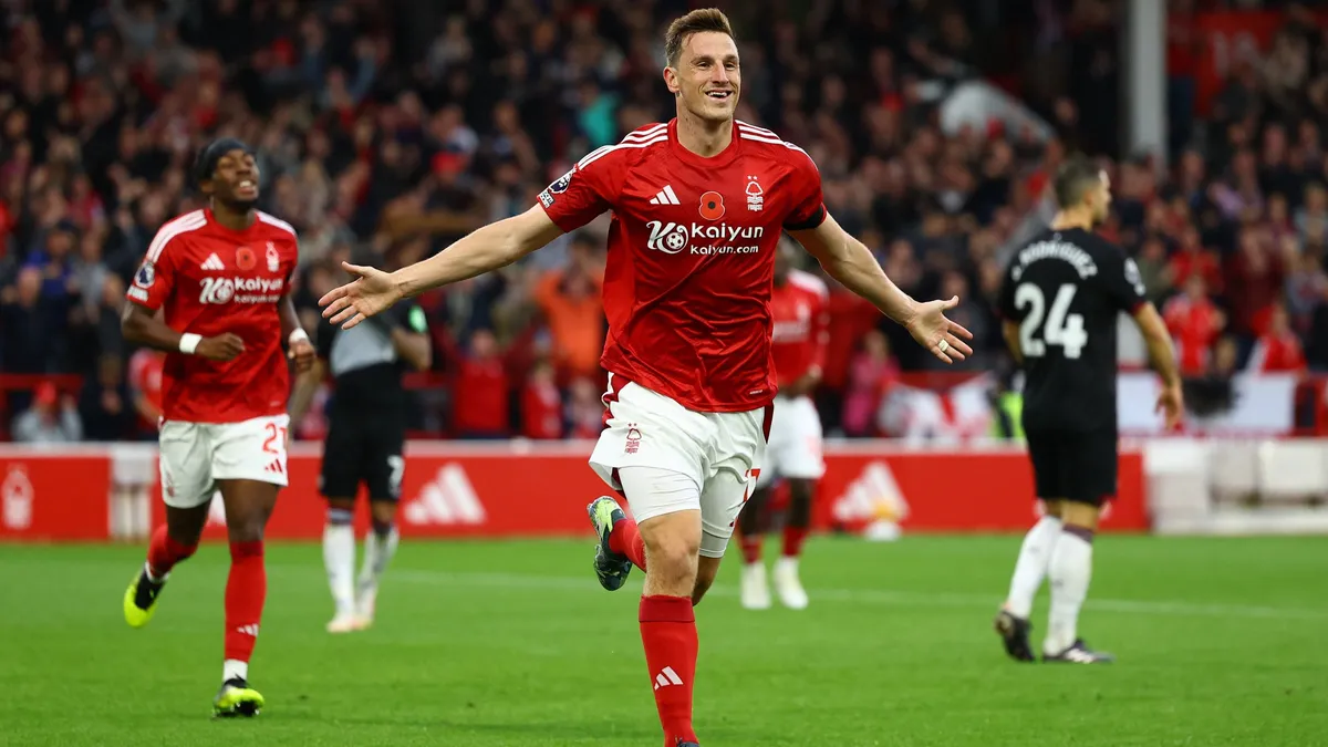 Nott'm Forest go THIRD with victory over 10-man West Ham - Kmaupdates